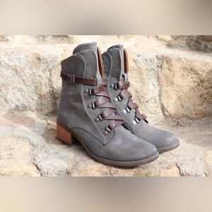 Korks side zip low heel boot